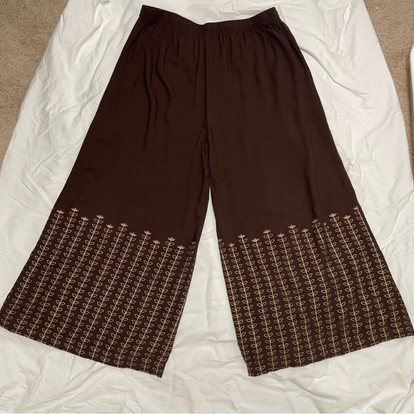 Janasya Pants - Chic Brown Wide-Leg Pants with Gold design